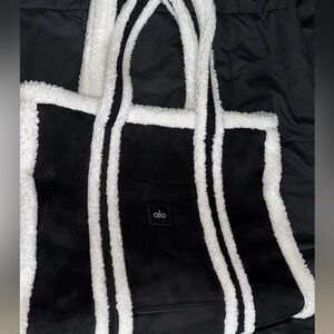 ALO Winterfun Tote Bag